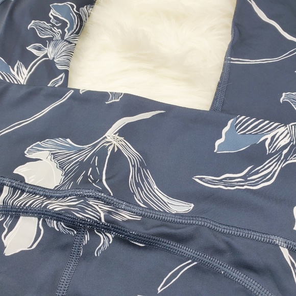 NWOT Athleta Blue Sonic Capri Leggings - Picture 6 of 7